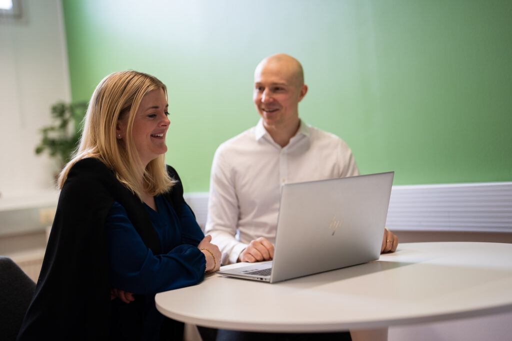Employees discuss matters at their workstations—Webropol’s 360 Assessments provide a comprehensive picture of supervisory performance.